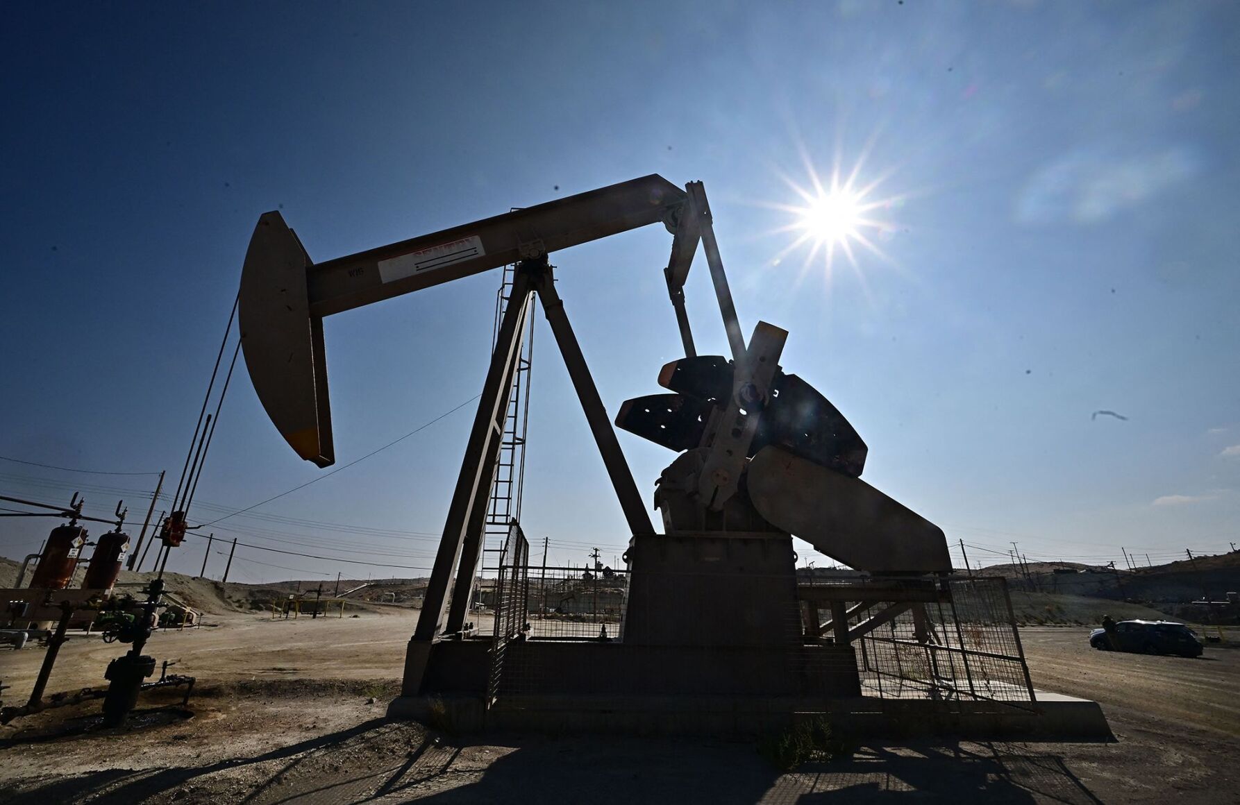 Gas prices could fall to $3.25 by Halloween as oil plunges